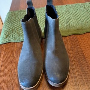 Crevo men’s grey short boot. Never worn